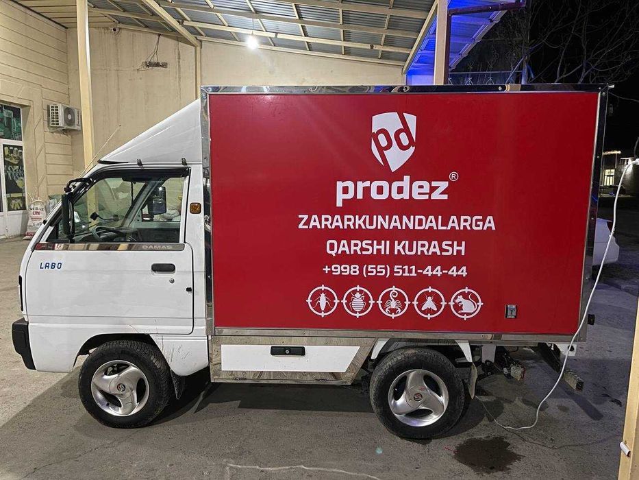 Avtomobilga reklama yopishtirish