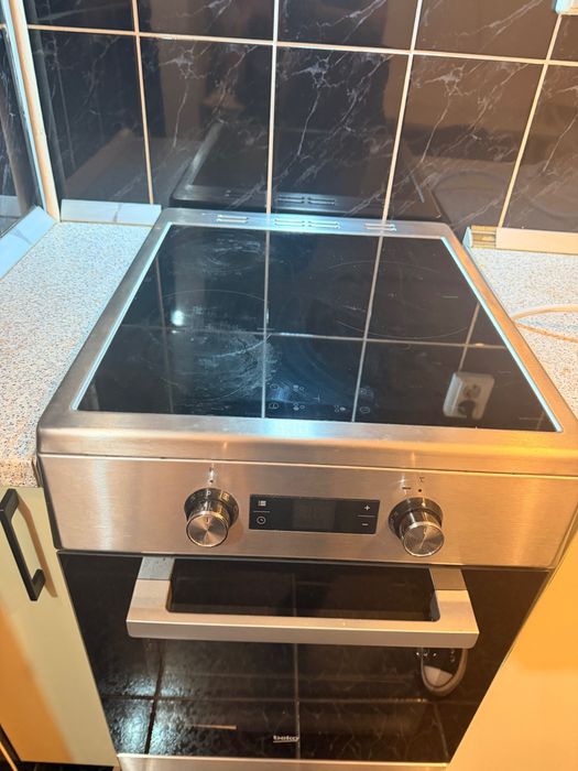 Aragaz Beko cuptor si plita electrice , Grill, 3 zone de gatit, Autocuratare catalitica, 3D Cooking, Boost er, SteamShine, Argintiu, Clasa A