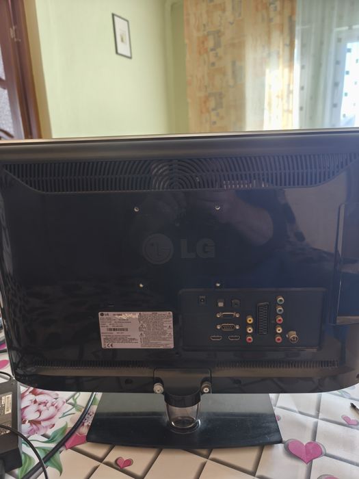 Tv led LG diagonală 54 cm