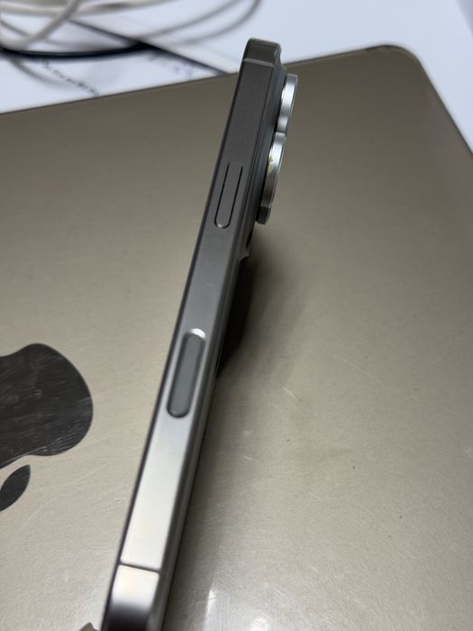 Продам Iphone 16 pro 256