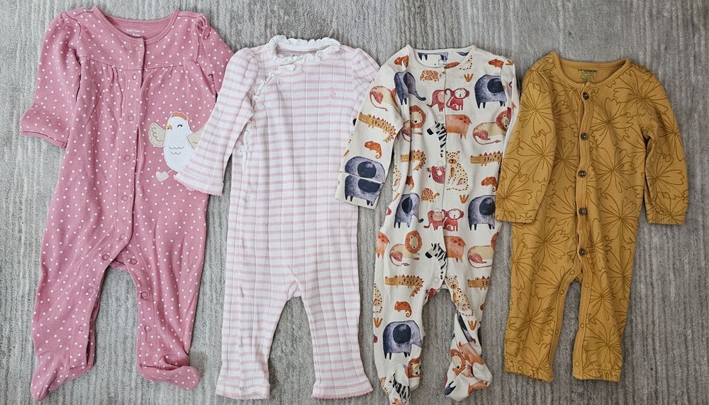 Set 4 pijamale fetite marime 3-6 luni