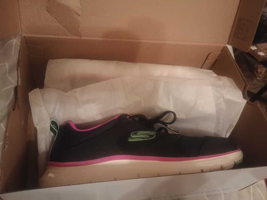 Продавам маратонки Skechers