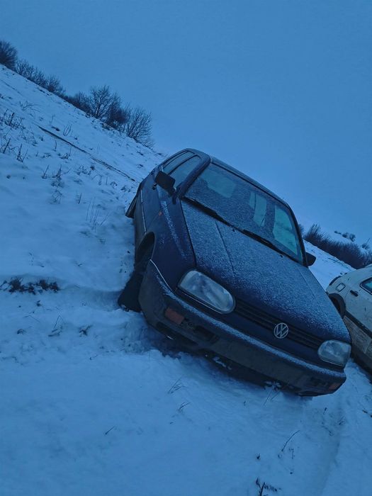 Две голф3 1,6-1,4 може цели може и на части