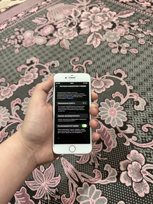 Продам iPhone 8