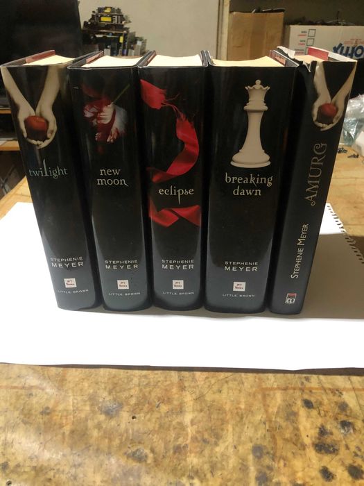 Trilogia : THE TWILIGHT SAGA (Twilight - New Moon - Eclipse - Breaking Dawn) autor : Stephenie Meyer