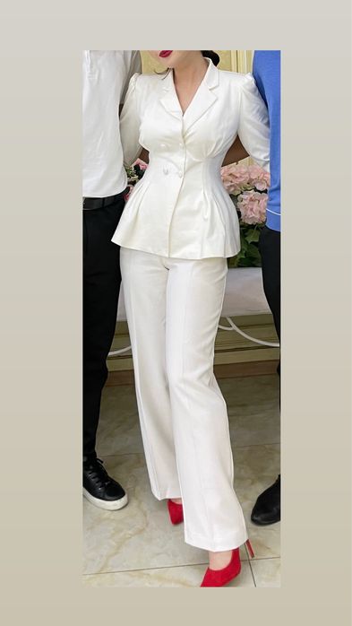 Белый женский костюм(двойка)