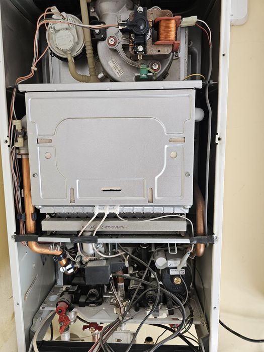 Centrală Ariston Hs Premium24 și Ariston Genus 28kw