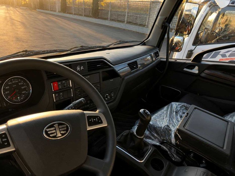 FAW 20 kubli Vodovoz — 20 000 litr suv uchun kuchli yechim