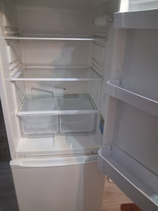 Продам холодильник INDESIT