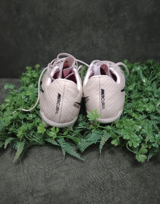 Ghete fotbal marimea 38.5