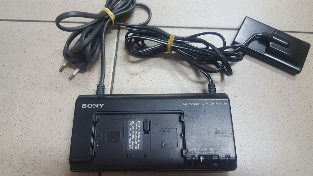 Комбинирано зарядно за видеокамера SONY