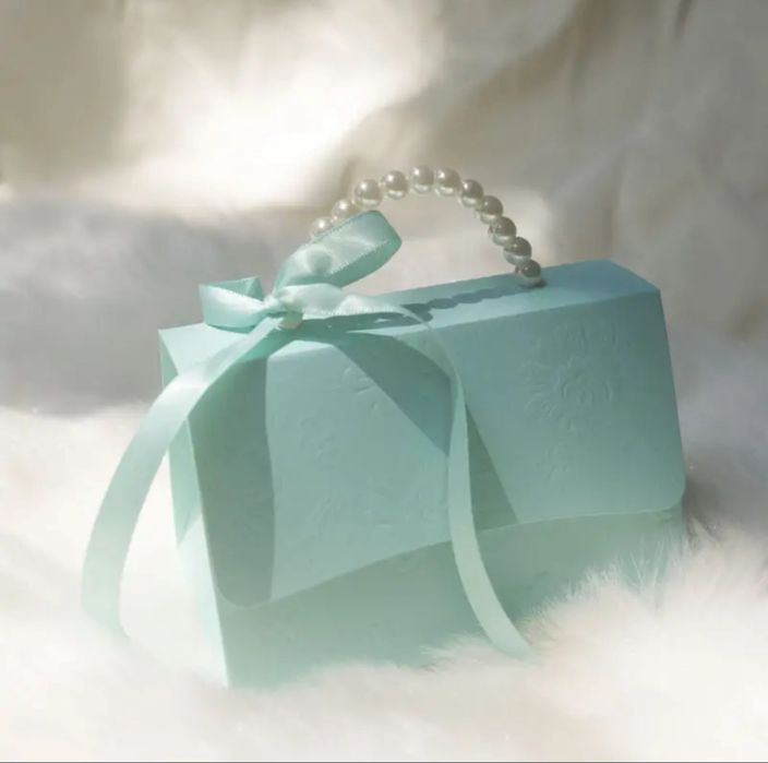 Бонбоньерка с бирюзовом цвете