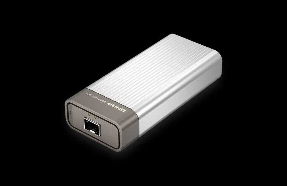 QNAP QNA-UC10G1SF - adaptor USB 4 / Thunderbolt 4 la SFP+ 10gbps