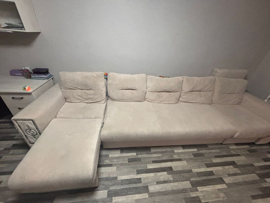 Продаётся большой диван