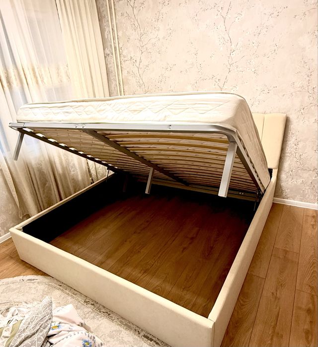 Двухспальная кровать