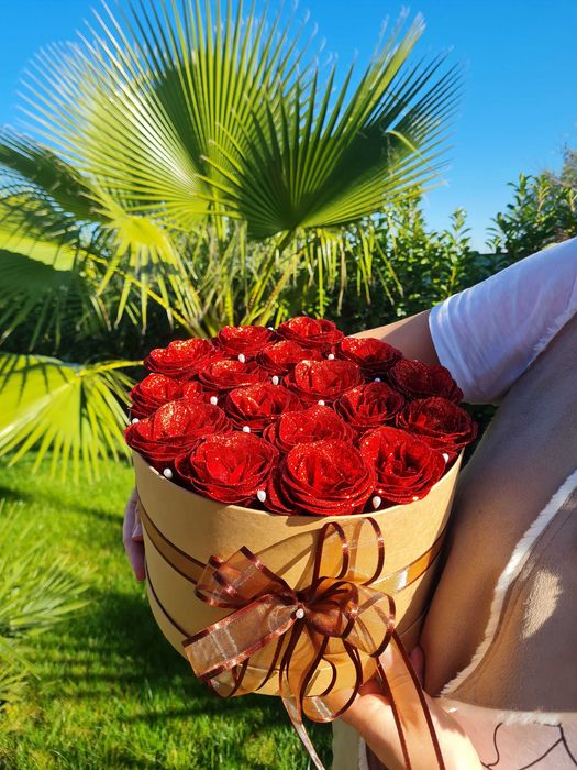 Кутия с вечни рози,сапунени рози, подаръци