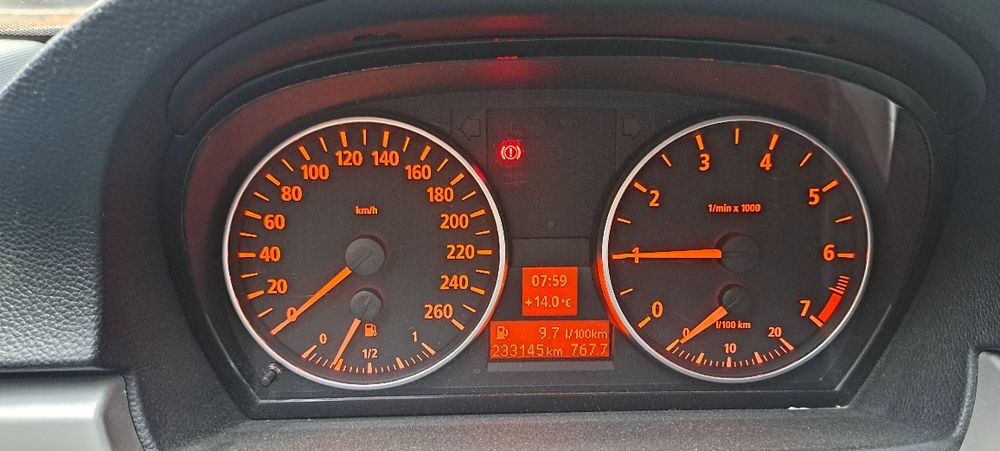 VAND URGENT BMW Seria 3 E90, anul 2005, benzină, 234.000 km
