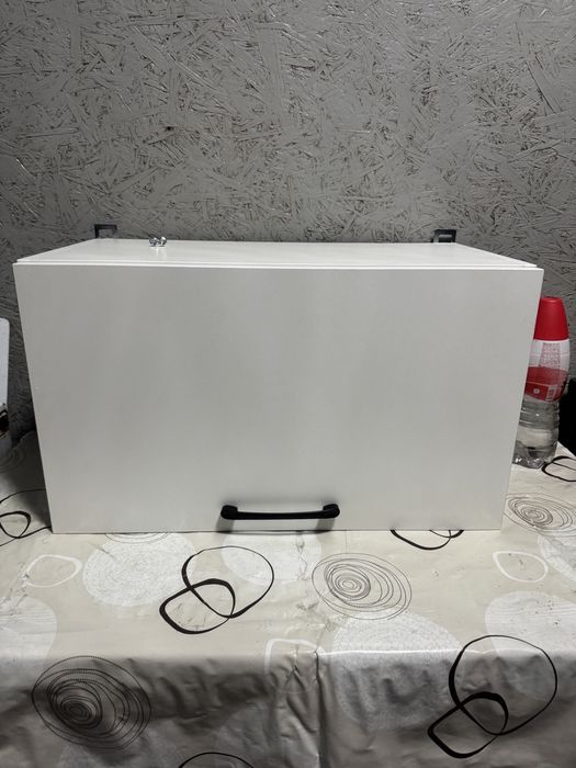 Шкаф новый навесной