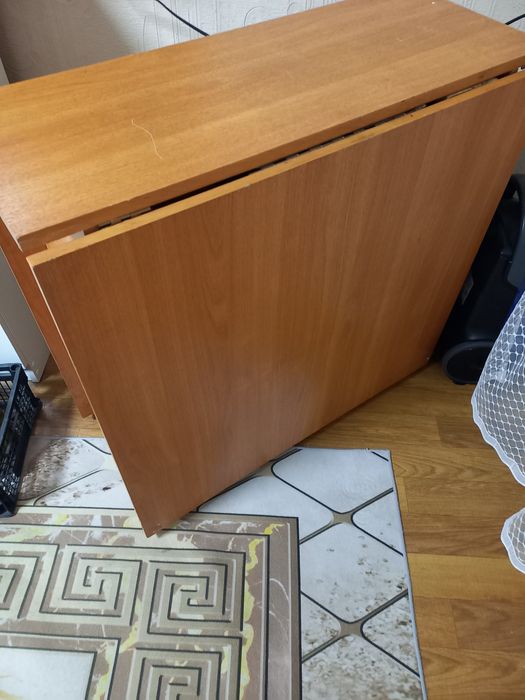 Продам стол книжку