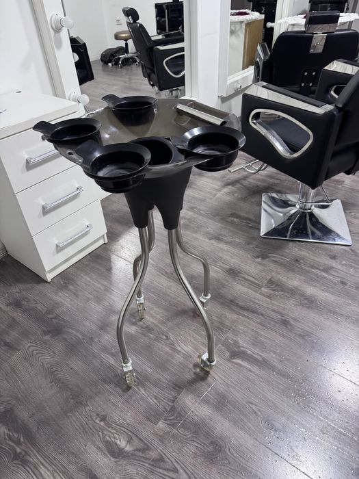 Продам для салона красоты