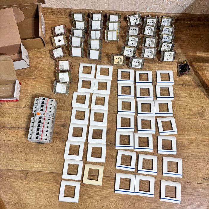 Ключове и контакти Legrand