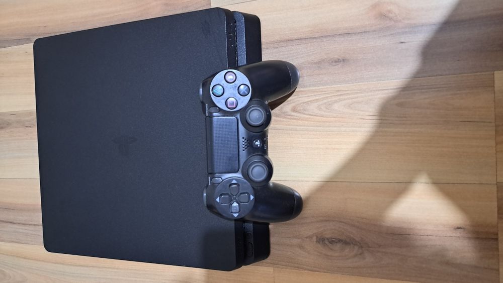 Продаётся PS 4 Slim 1Tb