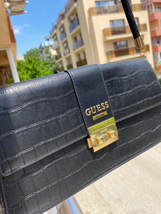Чанта Guess чисто нова
