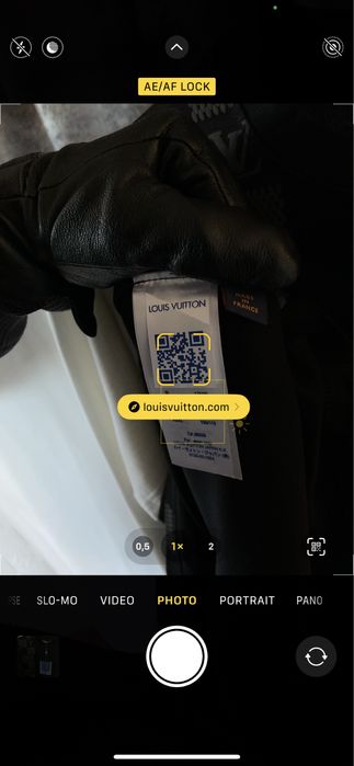 Tricou Louis Vuitton Logo Print • Calitate TOP • Cod QR