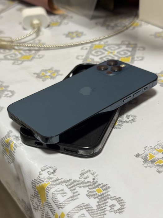 Продам айфон 12про