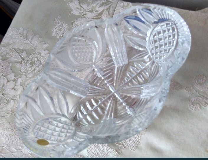 Продаются хрустальные вазы .