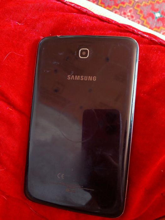 Продаеться планшет Самсунг, диагональ 6 на 4, работает,