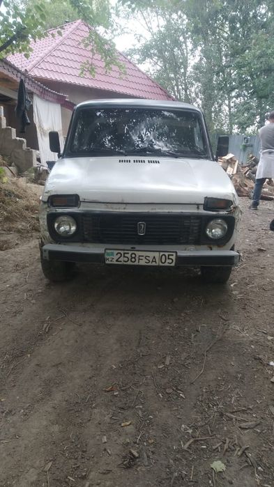 Автомобиль Нива 21213