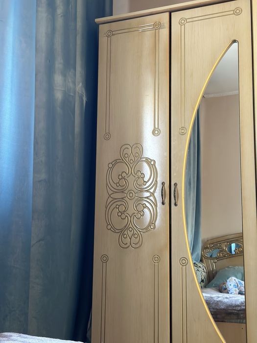 Королевски спальный гарнитур