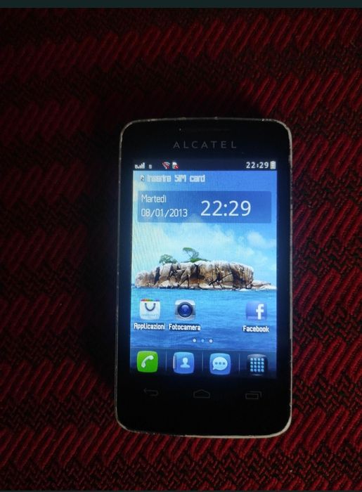 Telefon  Alcatel cu touchscreen și camera