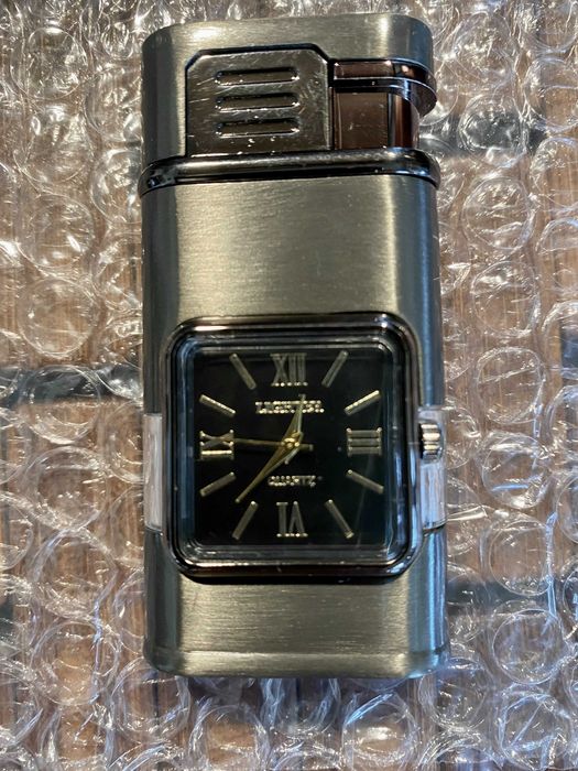 Подарок. Сувенир. Газова ветроустойчива запалка с часовник.