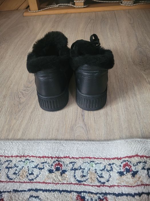 Продаю  почти новые ботинки