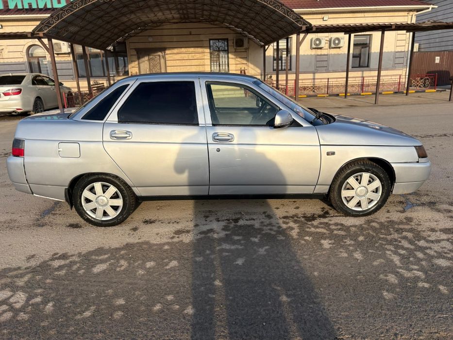 Продаю машину лада 2110