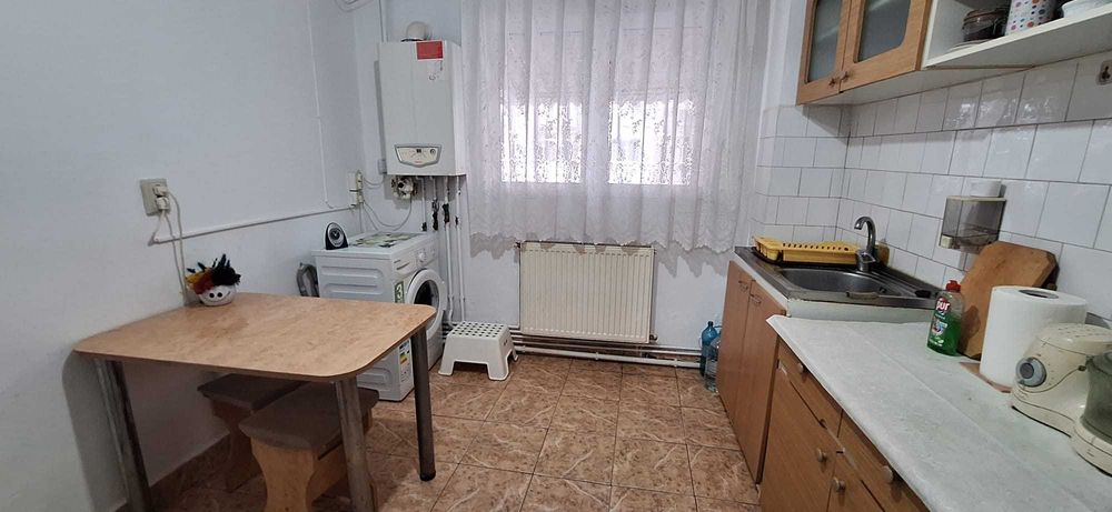 Etaj 1- Vanzare apartament 2 camere confort 1 Targoviste .