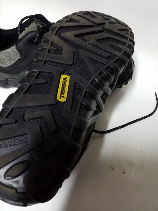 Рабочие ботинки .
