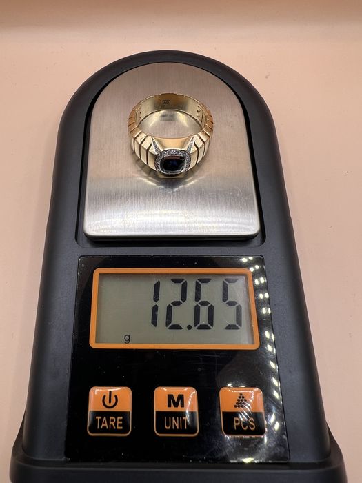 Продам мужской золотой перстень.