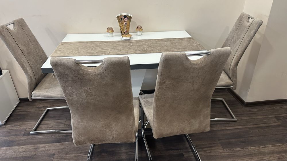 Трапезна маса с 4 стола