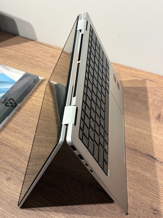 Laptop HP Envy x360 14 2-in-1 OLED Ryzen 7 32GB Ram 1TB SSD Win11 PEN