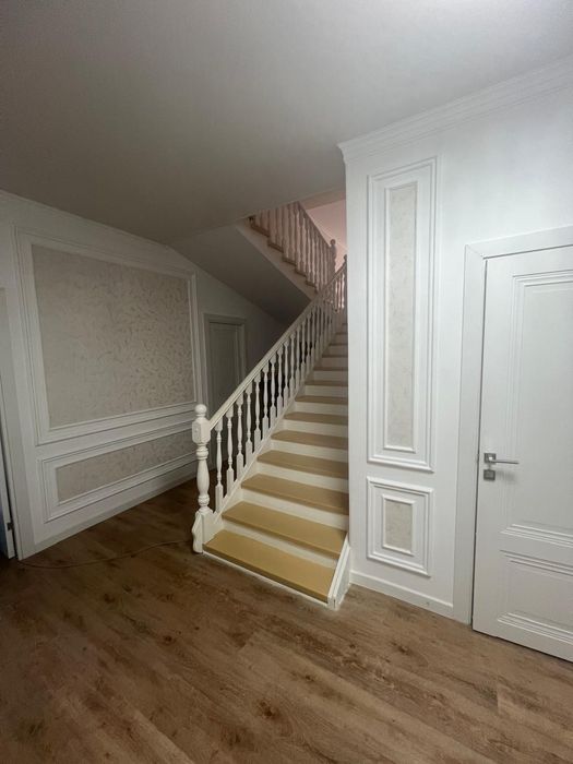 Продам Большой Дом Мансардный. 12 мкр