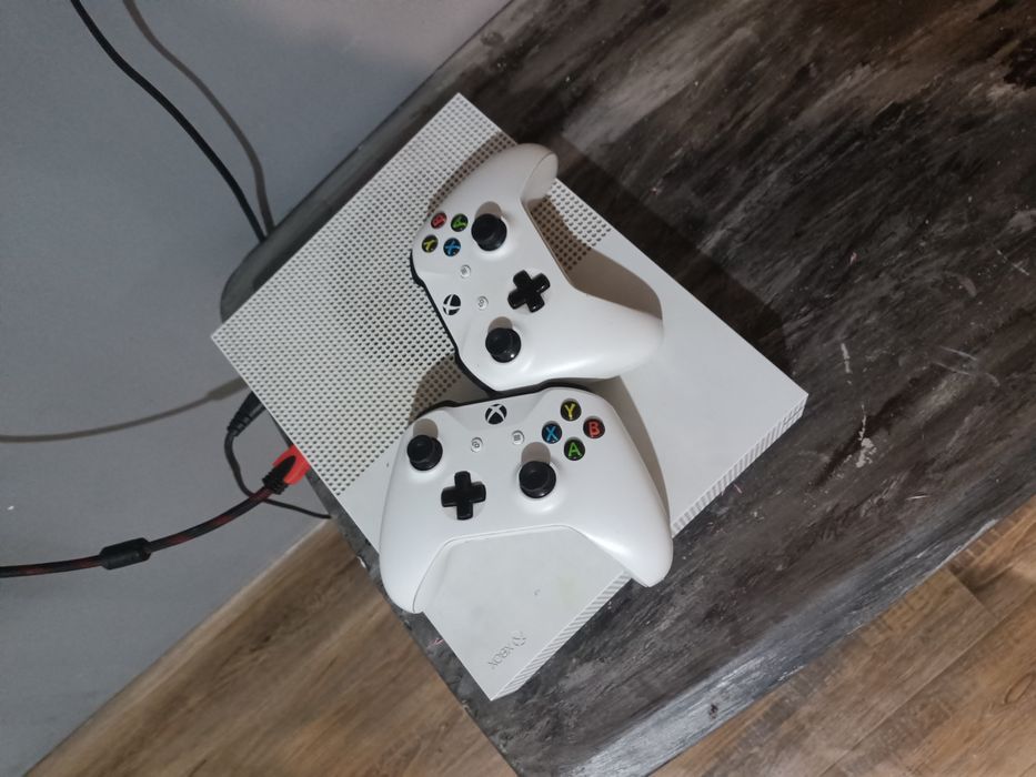 Xbox one s 1tb on