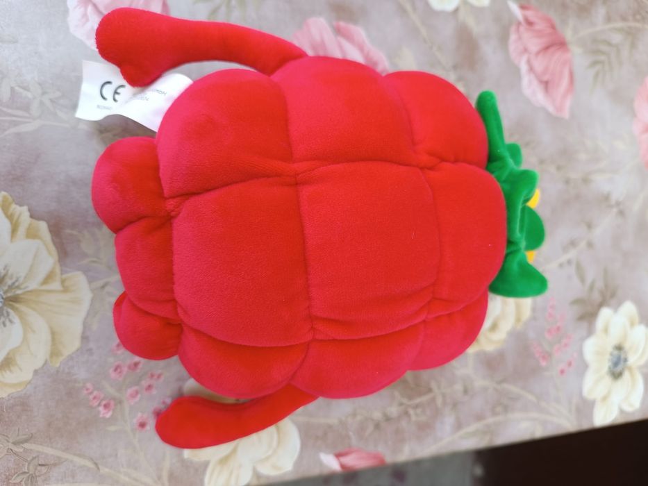 Jucarie rosie de plus