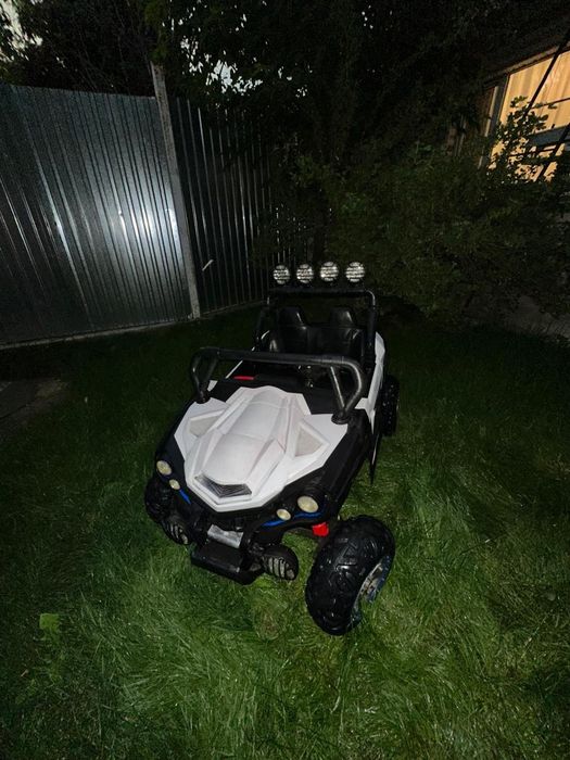 Продам машинку в хорошем состоянии.