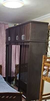 Шкаф сотилади  олди ойнали 2,60 га 3,5
