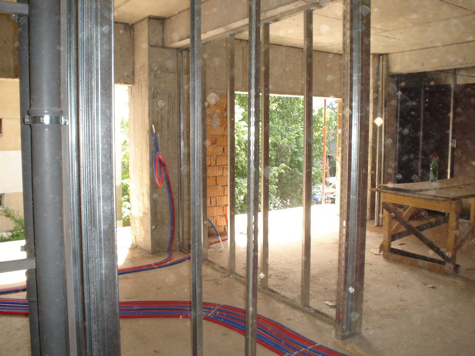 Construim Case si Blocuri la rosu.