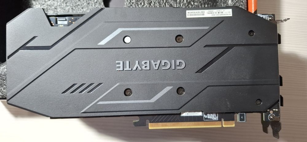 Видеокарта RTX 2060 super в исполнении от Gigabyte. Видеокарта полност