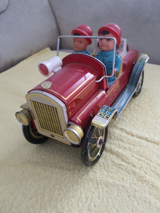 Macheta auto jucarie perioada comunista